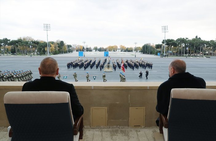 Azerbaycan'da askeri geçit töreni düzenlendi