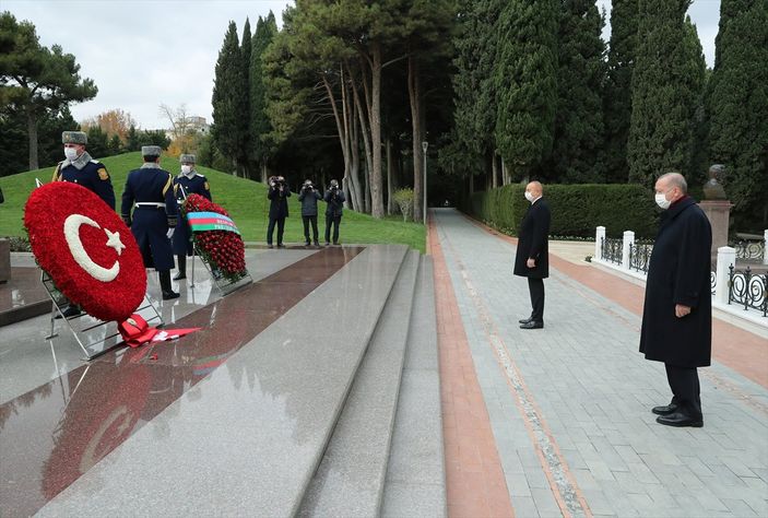 Cumhurbaşkanı Erdoğan'dan, Haydar Aliyev'in kabrine ziyaret