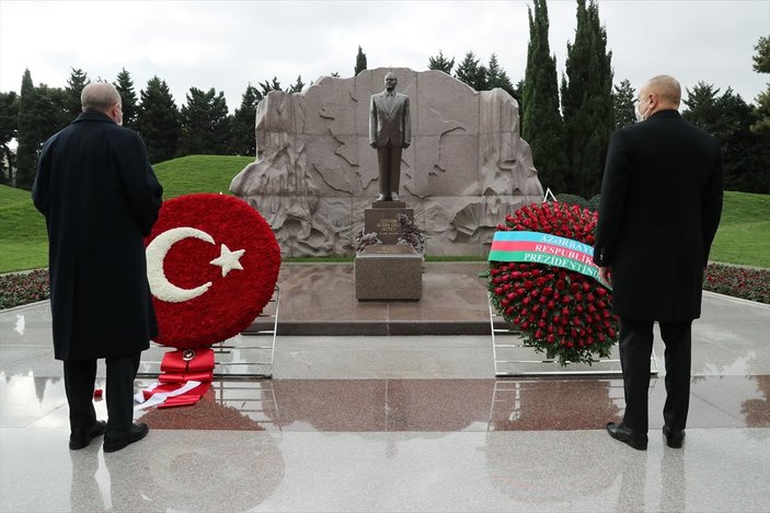 Cumhurbaşkanı Erdoğan'dan, Haydar Aliyev'in kabrine ziyaret