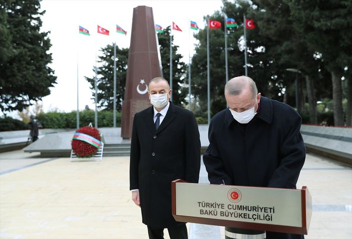 Cumhurbaşkanı Erdoğan'dan, Haydar Aliyev'in kabrine ziyaret