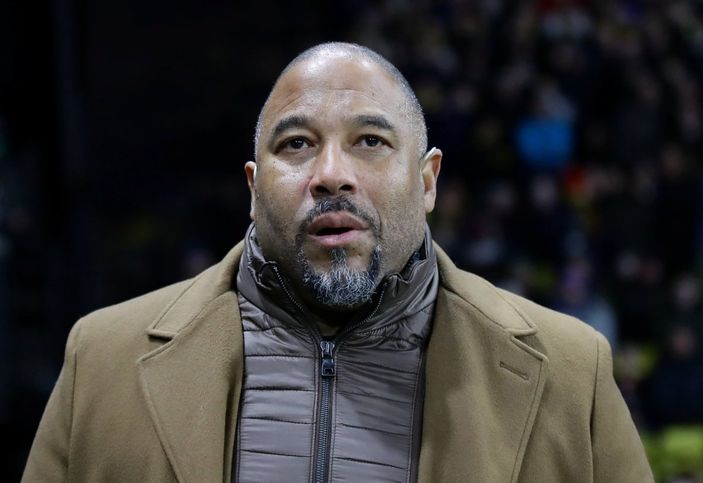 John Barnes, ırkçı hakemi savundu