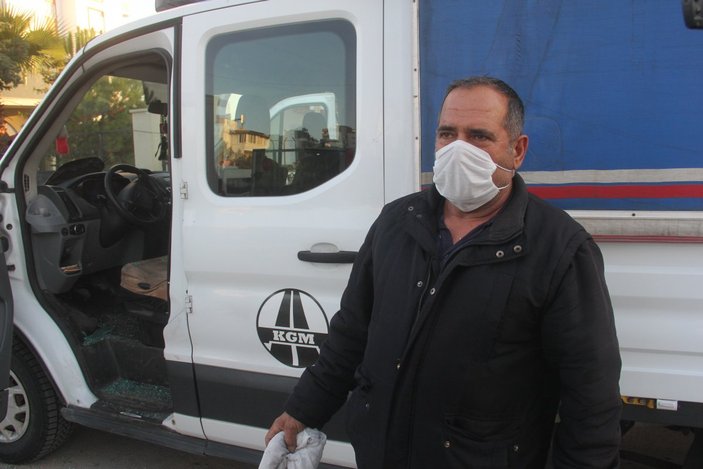 Adana'da namaz kılmaya giden vatandaşın aracındaki 21 bin lira çalındı