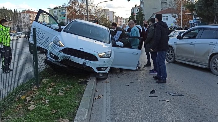 Bursa'da direksiyon başında kalp krizi geçiren öğretmen hayatını kaybetti