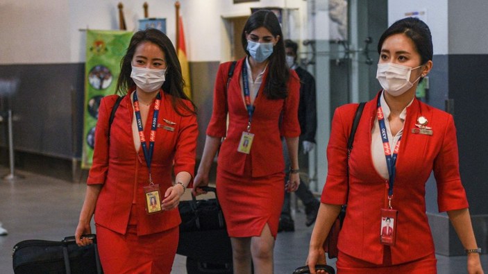 Çin'de uçuş görevlilerine, tuvaleti kullanmak yerine bez önerildi