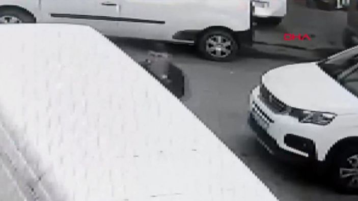 Güngören'de, kamyonetten telefon çalan şüpheli kamerada