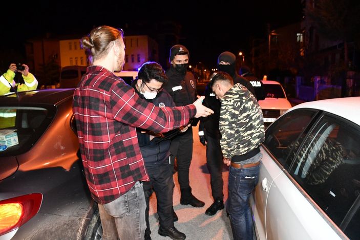 i Aksaray'da bir genç gasba uğradı