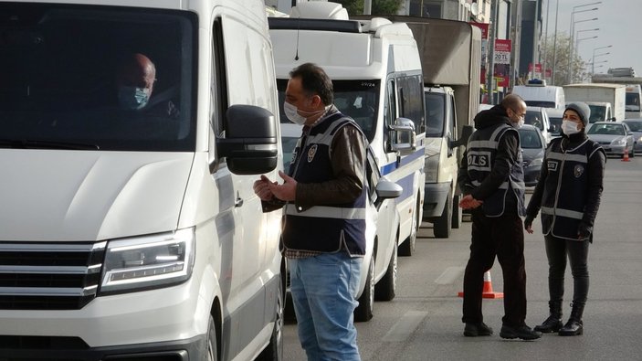 Bursa’da kısıtlamayı ihlal etti, polis ceza yazarken uyudu