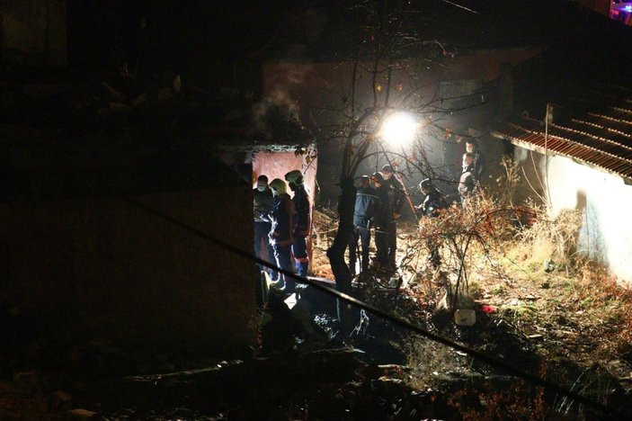 Ankara'da evden kovulan genç, kaldığı barakada yanarak öldü