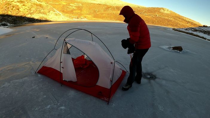 Uludağ’daki donan göller üzerinde kamp yaptılar