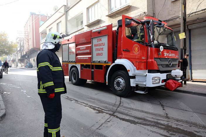 d Gaziantep’te çakmakla oynarken, dedesinin evini yaktı