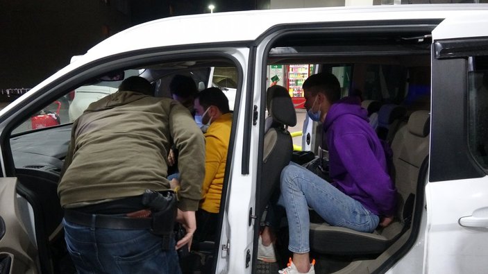Bursa'da polis kılığına girerek aracıyla uygulama yapan genç yakalandı