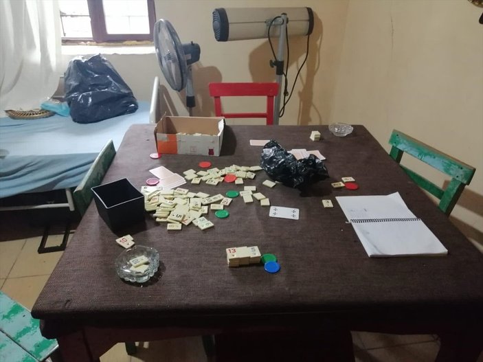 Osmaniye'de evde kumar oynayan 13 kişiye ceza