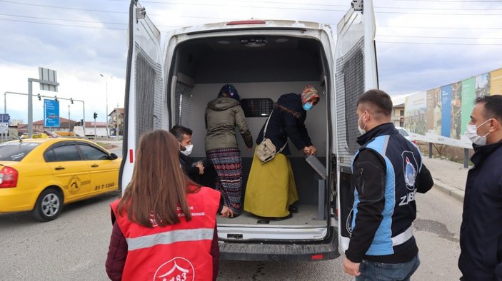 Düzce'de kamerayı görünce maskeyle ağzını değil yüzünü kapattı