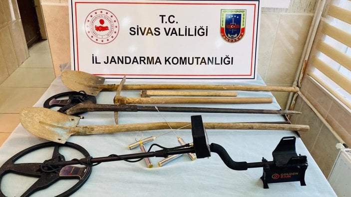 Sivas'ta kaçak kazı yaparken yakalananlara kısıtlama cezası