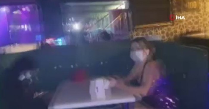 Konya'da yasağı delip, eğlence mekanına gittiler