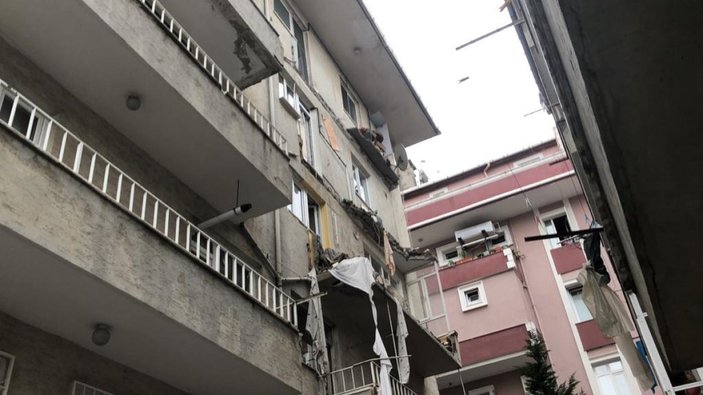 Avcılar'da 5 katlı binanın 3 balkonu çöktü