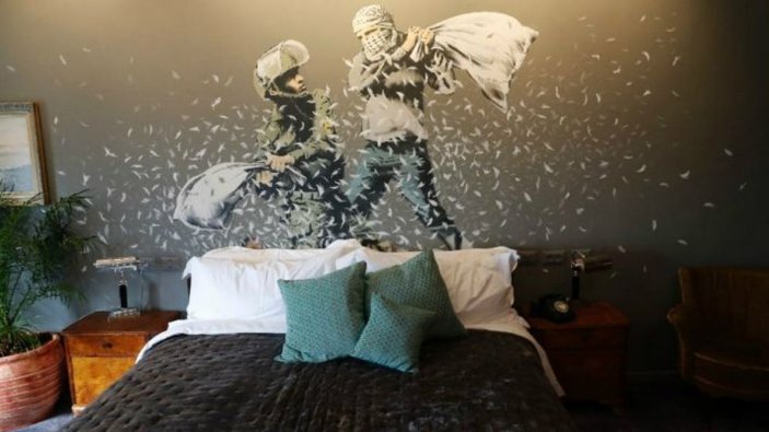 Banksy kimdir? Duvar ressamı Banksy gerçek adı nedir? Banksy duvar resimleri..