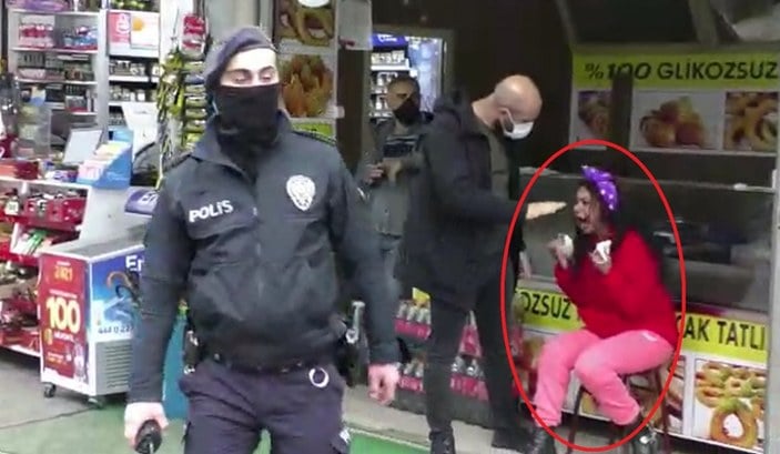 Bursa’da maske takması için uyaran polise saldırdı