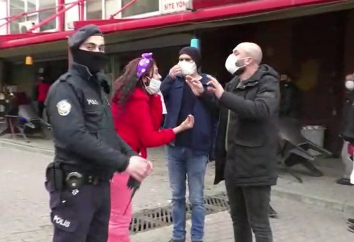 Bursa’da maske takması için uyaran polise saldırdı