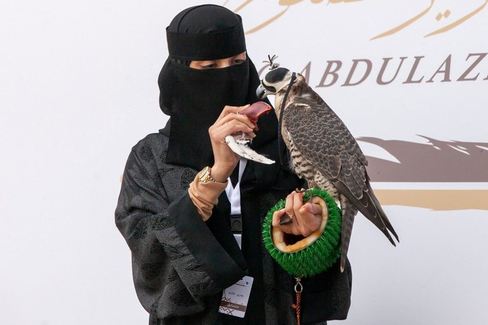 Suudi Arabistan’da ilk kez bir kadın doğancılık yarışmasına katıldı