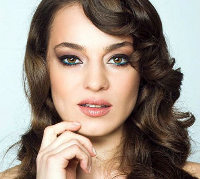 Masumlar Apartmanı Naci'nin eşini kim oynuyor? Pervin Bağdat kimdir, kaç yaşında?