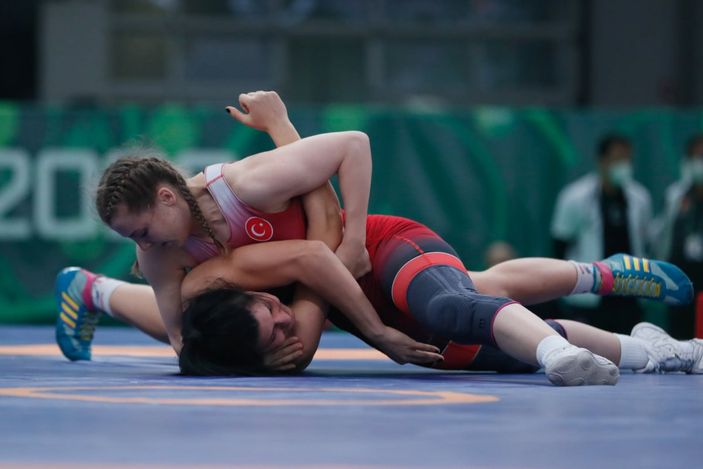 Milli güreşçi Buse Tosun Dünya Kupası'nda gümüş madalya kazandı