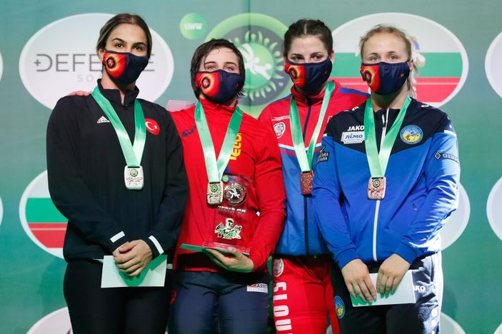 Milli güreşçi Buse Tosun Dünya Kupası'nda gümüş madalya kazandı