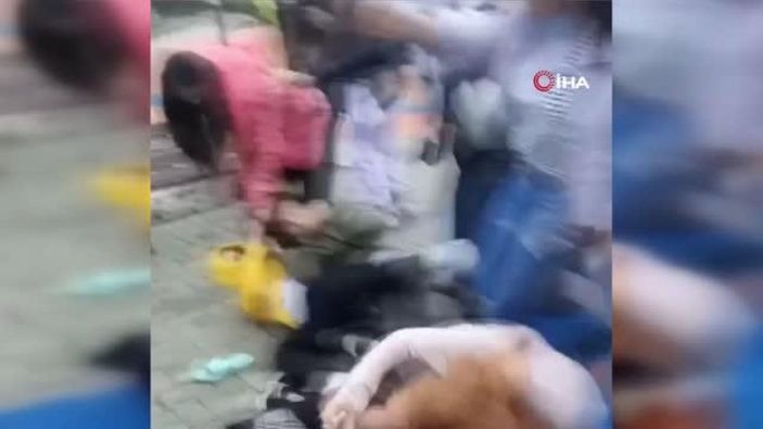 Bursa'da kızların erkek kavgası kamerada