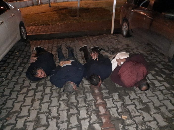 Ankara'da sokak kısıtlamasında kontrol noktasında polise saldıran 4 kişiye gözaltı