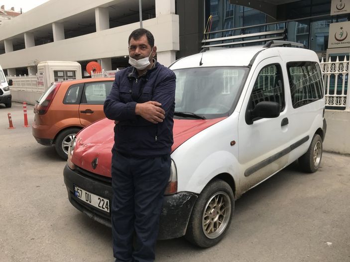 Sinop'ta kontrolü kaybeden sürücü kıyıdaki kayığa çarptı