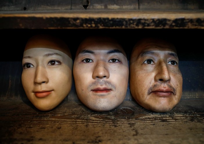 Japon sanatçının gerçeğinden ayırt edilemeyen yüz maskeleri