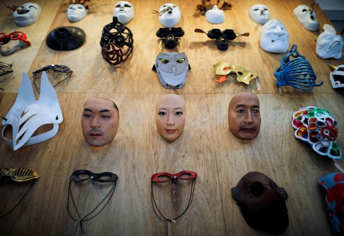 Japon sanatçının gerçeğinden ayırt edilemeyen yüz maskeleri