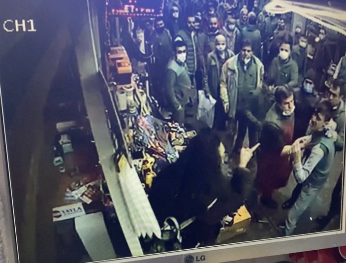 Karaköy'de esnafın, kapkaççıyı yakalama anı