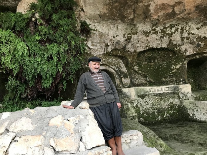 Mersin'de yaşlı adam 30 yıldır mağarada yaşıyor