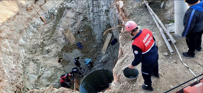 a Adana'da 2 işçi göçük altında kaldı