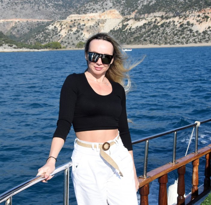 Antalya'daki turistlerin deniz keyfi