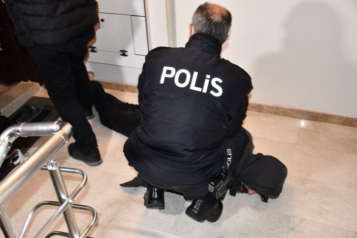Aksaray'da polisten kaçan 5 şüpheli apartmanda yakalandı