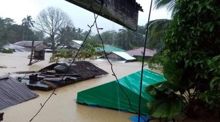 Filipinler'de Vicky tropikal fırtınası: 8 ölü