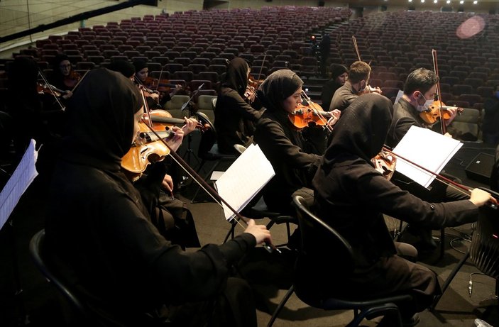 İran'da korona günlerinde online konser