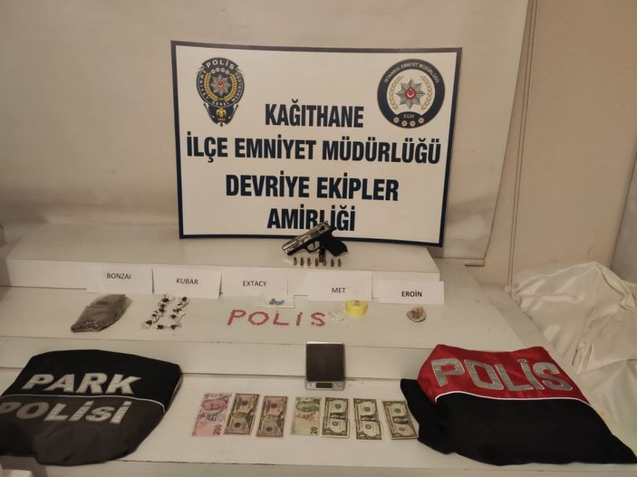 Kağıthane’de kavga ihbarına giden polis evde uyuşturucu buldu