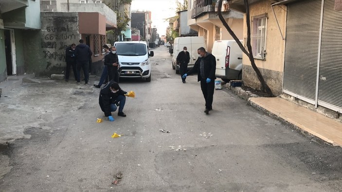 Adana'da sokakta ses bombası patladı