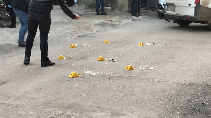 Adana'da sokakta ses bombası patladı