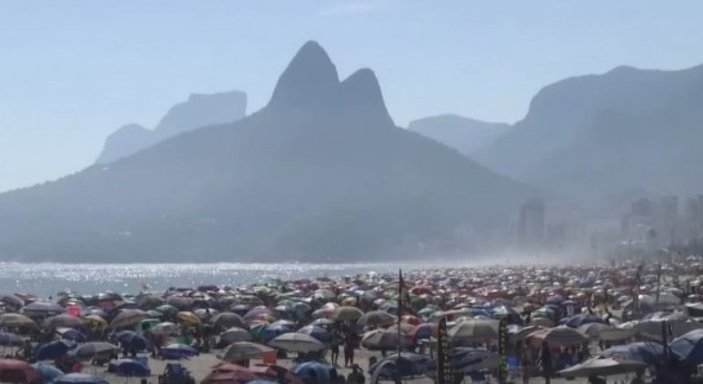 Brezilya'da halk plajları doldurdu