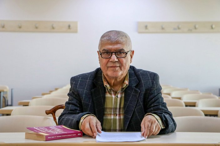 Antalya'da emekli öğretmen üniversiteyi birincilikle bitirdi