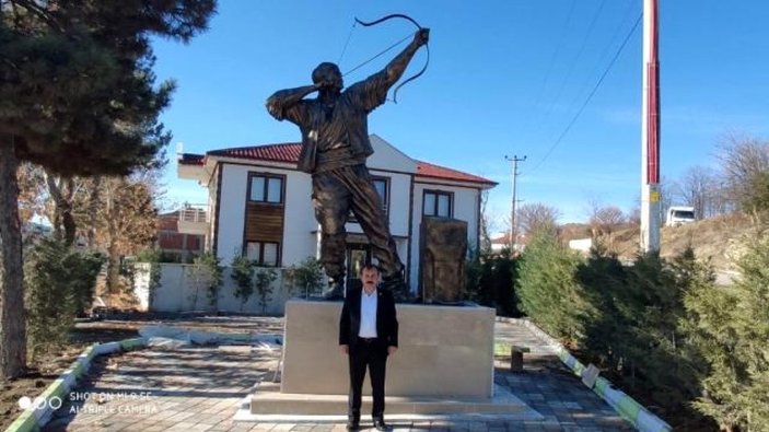 AK Partili belediye Bursalı Şüca'nın heykelini yaptı