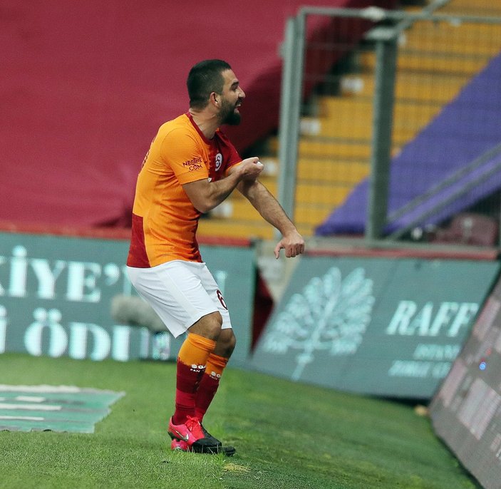 Galatasaray, Göztepe'ye karşı 3 puanı 3 golle aldı