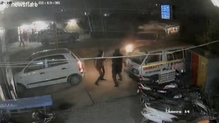 Hindistan'da öfkeli adam kamyonla hastaneye daldı