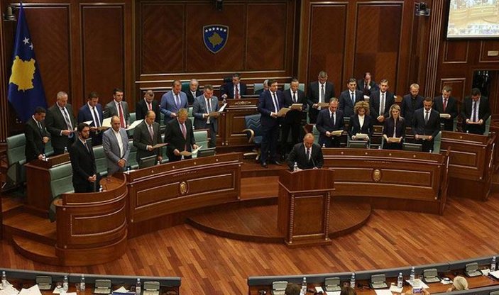 Kosova'da hükümet düştü: 40 gün için seçim yapılacak