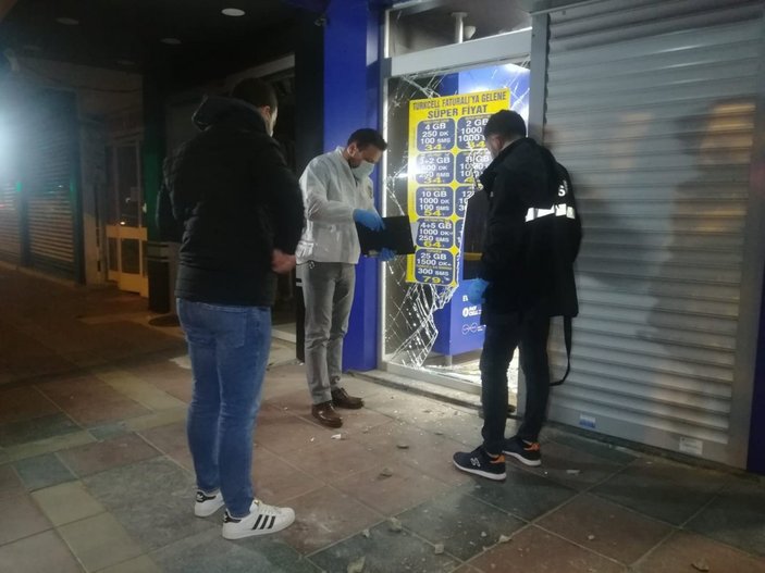 İzmir'de cep telefonu çalan hırsızlar yakalandı