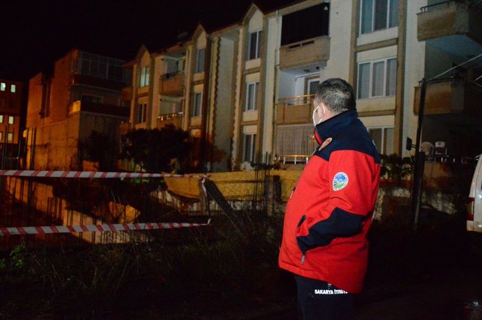 i Sakarya'da otel inşaatının istinat duvarı çöktü